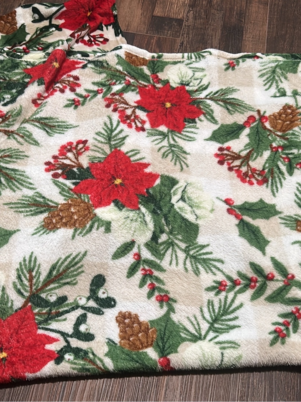 Holiday Poinsettia Plush Throw Blanket - Red & Green
